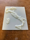 Foto originale della cartina Italia in PLA bianco, frontale