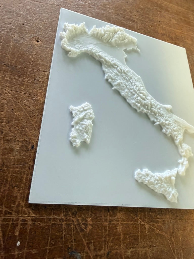 Foto originale della cartina Italia in PLA bianco, dettaglio